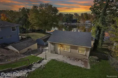11646 Weiman Dr, Putnam, MI 48169