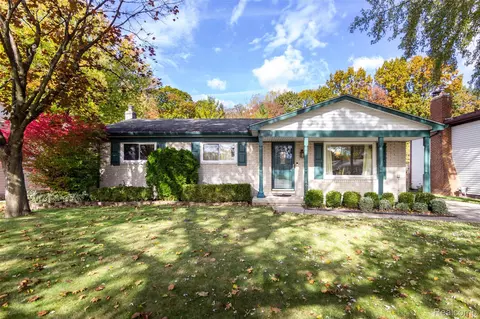 14603 Cornell Dr, Sterling Heights, MI 48313