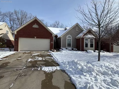 1338 Andover Cir, Commerce, MI 48390
