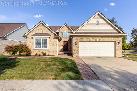 42294 Sable Blvd, Sterling Heights, MI 48314