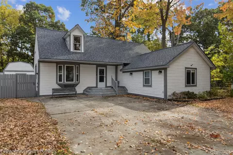 2262 Overridge Ave, Waterford, MI 48327