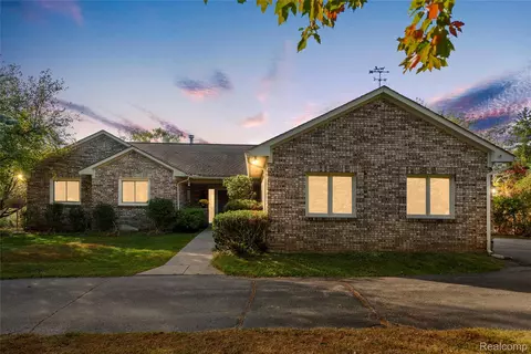 990 Brewer Rd, Leonard, MI 48367