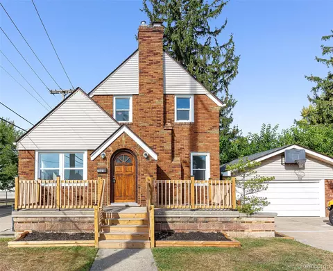 2824 11th St, Wyandotte, MI 48192