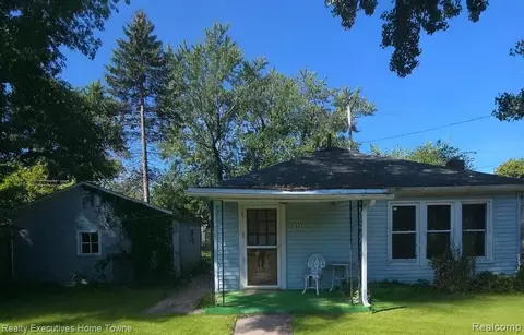1407 20th St, Port Huron, MI 48060