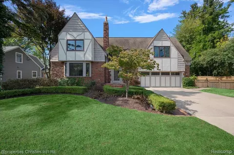 264 Larchlea Dr, Birmingham, MI 48009