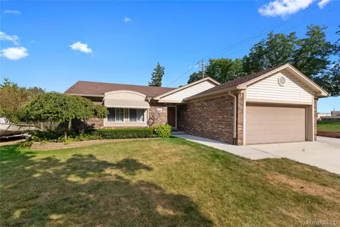 13975 Riverside Ct, Livonia, MI 48154