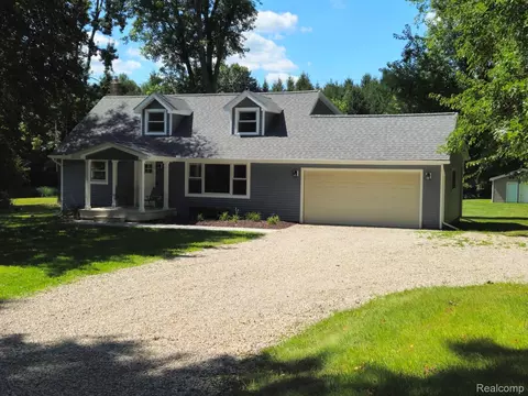 9750 Whitmore Lake Rd, Green Oak, MI 48116
