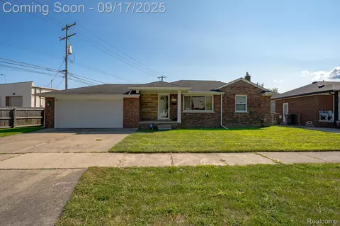 21258 Bon Brae St, Saint Clair Shores, MI 48081