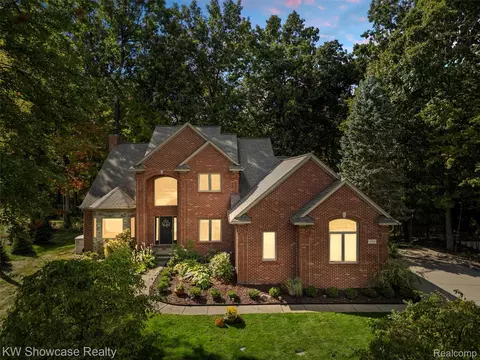 1713 Gleneagles, Highland, MI 48357