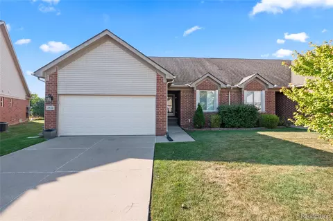 3834 Heavenly Ln, Warren, MI 48092