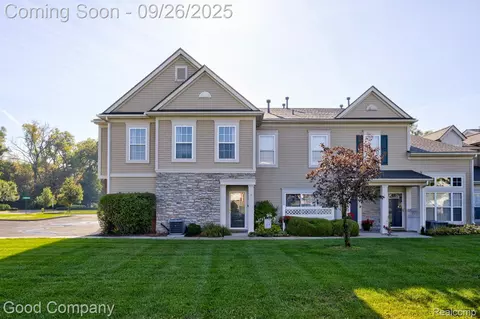 25983 Maritime Cir S, Harrison, MI 48045