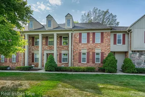1665 Huntington Park #E, Rochester Hills, MI 48309