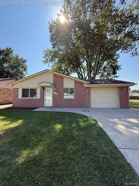 22836 Edgewater St, Saint Clair Shores, MI 48082
