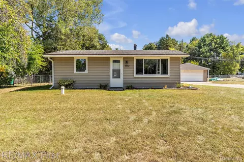 5052 Mary Sue Ave, Independence, MI 48346