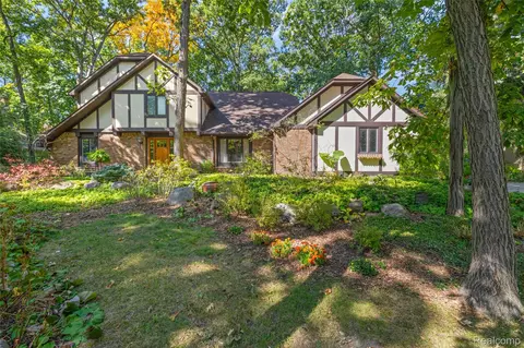 1335 Burgundy Rd, Ann Arbor, MI 48105