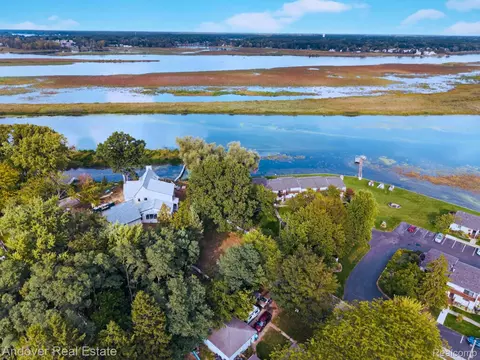 415 Gidley Cir, Grand Haven, MI 49417