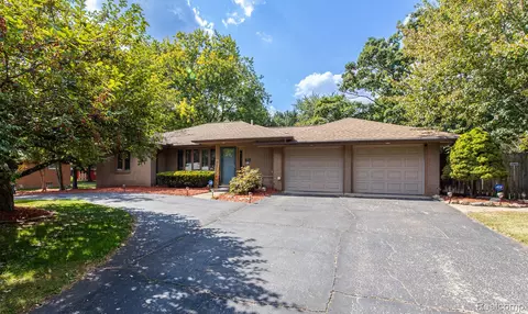 73 Nevada Ave, Rochester Hills, MI 48309