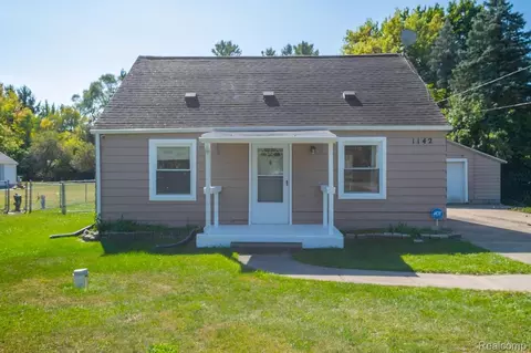 1142 Linus St, Grand Blanc, MI 48507