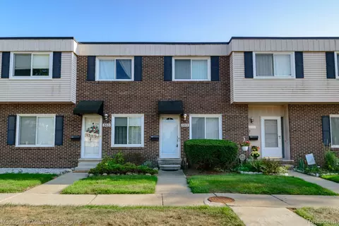502 Estrada Dr, Belleville, MI 48111