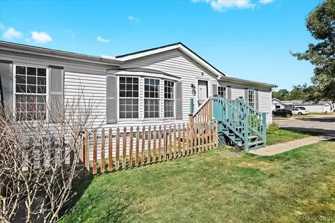 2700 Shimmons Rd #221, Auburn Hills, MI 48326