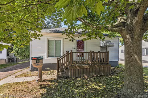33555 Duncan Ave, Fraser, MI 48026