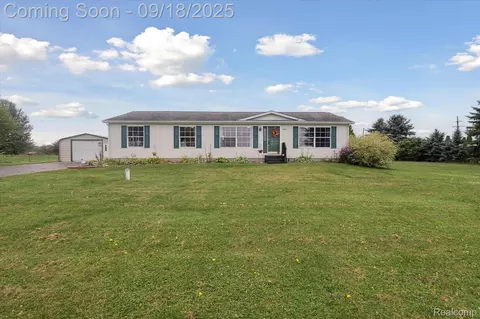 6095 Caro Rd, Vassar, MI 48768