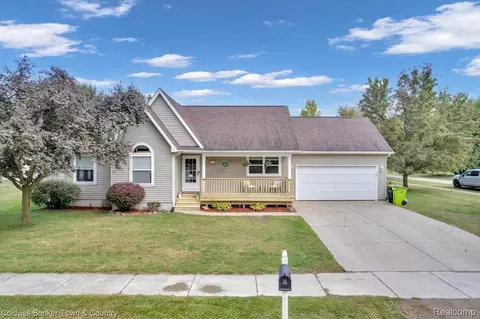 211 Colfax St, Fenton, MI 48430