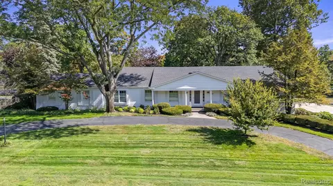 1348 Charrington Rd, Bloomfield Hills, MI 48301