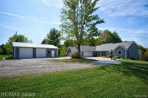 6056 Atlas Rd, Grand Blanc, MI 48439