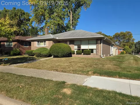 23400 Sussex St, Oak Park, MI 48237