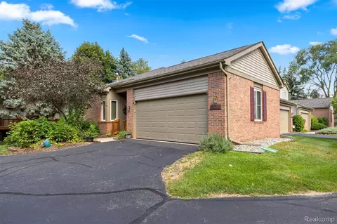 6546 Quail Run Cir, Westland, MI 48185
