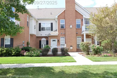 790 Olde English Cir, Howell, MI 48855
