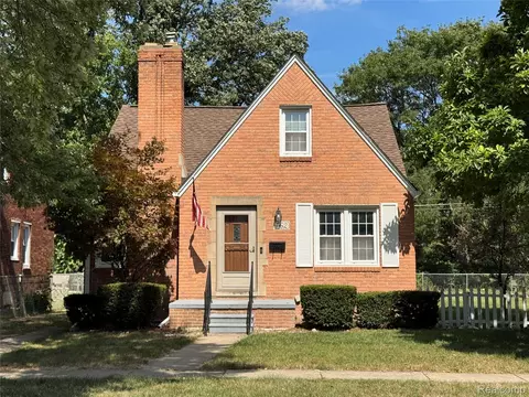 762 Emmons Blvd, Lincoln Park, MI 48146