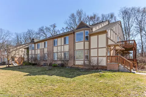44900 Bayview Dr #21, Novi, MI 48377