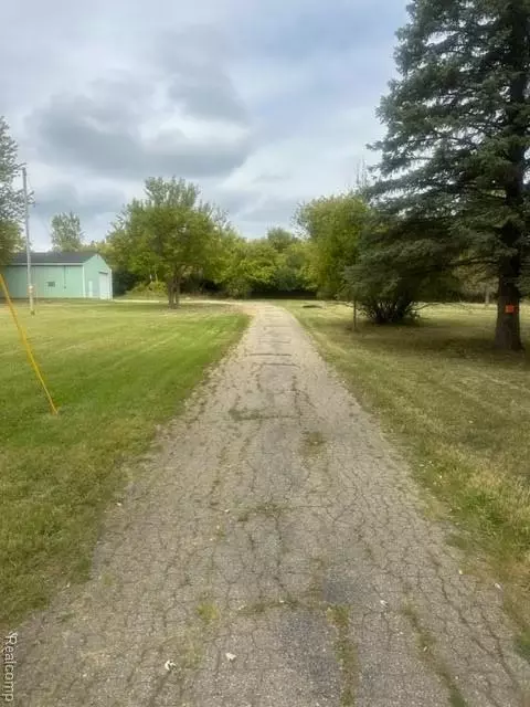 3 9 Acres W Court St, Flint, MI 48532 photo 3
