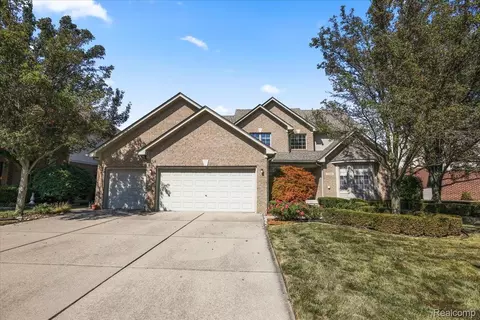 15085 Kara Ln, Sterling Heights, MI 48312