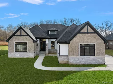 2280 Heidi Dr, Addison, MI 48370