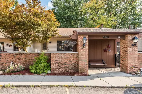 25691 Lexington Dr #3, South Lyon, MI 48178