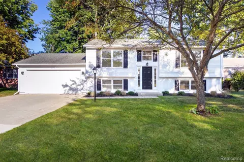 3944 Jack Pine Ln, Port Huron, MI 48060