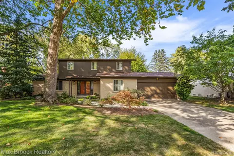 28786 Rockledge Dr, Farmington, MI 48334