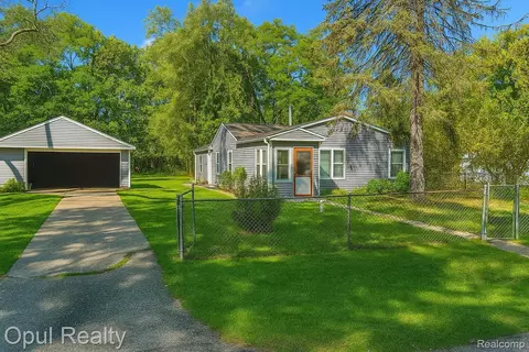 1489 Wren St, Wixom, MI 48393