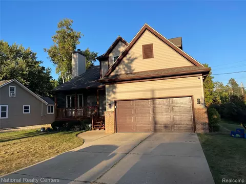 1295 E Lake Dr, Novi, MI 48377