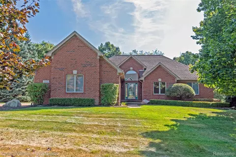 68400 Copperwood Dr, Washington, MI 48095