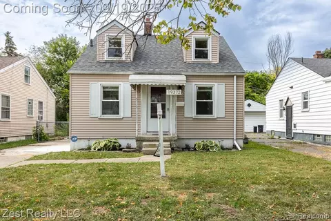 19372 Kenosha St, Harper Woods, MI 48225