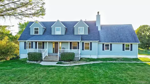 2290 Silver Fox Run, Groveland, MI 48442