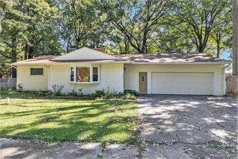 1501 Merle Ave, Burton, MI 48509