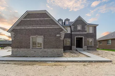 19059 Thompson Dr, Macomb, MI 48042