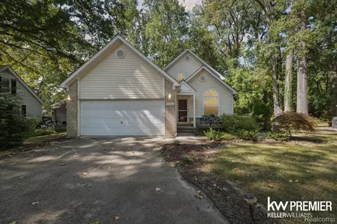 9301 Cardwell St, Livonia, MI 48150