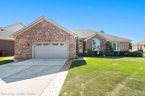 49345 Dunhill Dr, Macomb, MI 48044