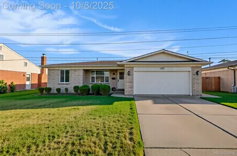 11720 Canterbury Dr, Warren, MI 48093